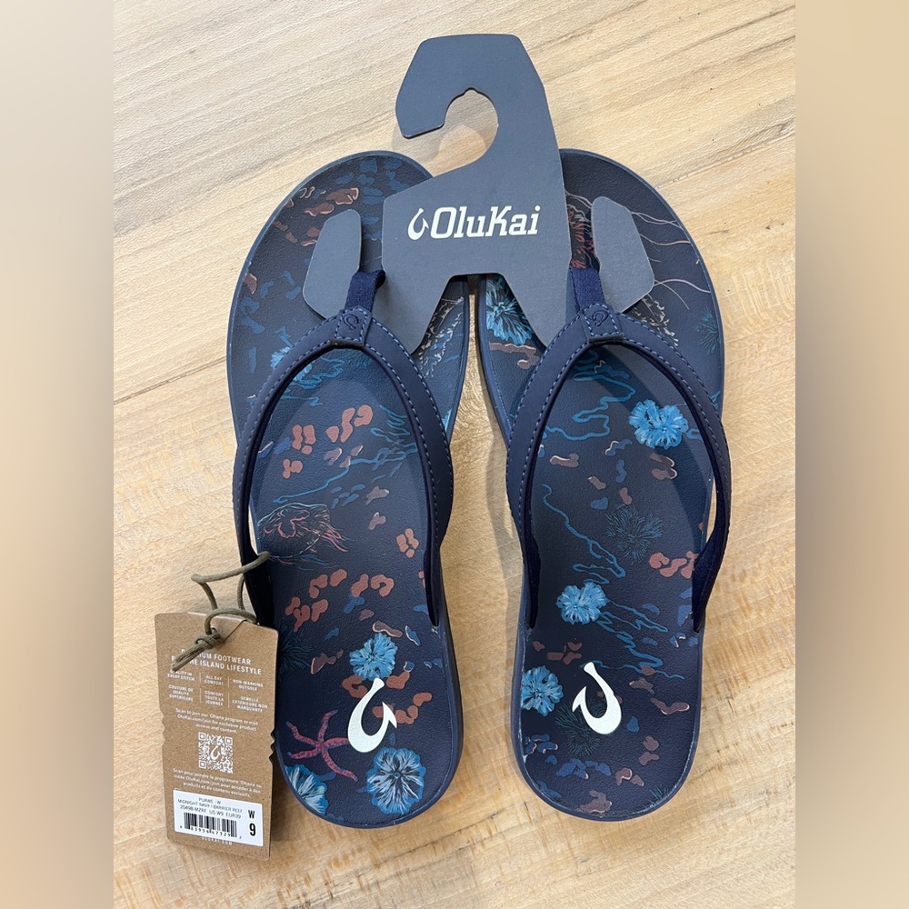 OluKai Women’s Flip Flops in Navy